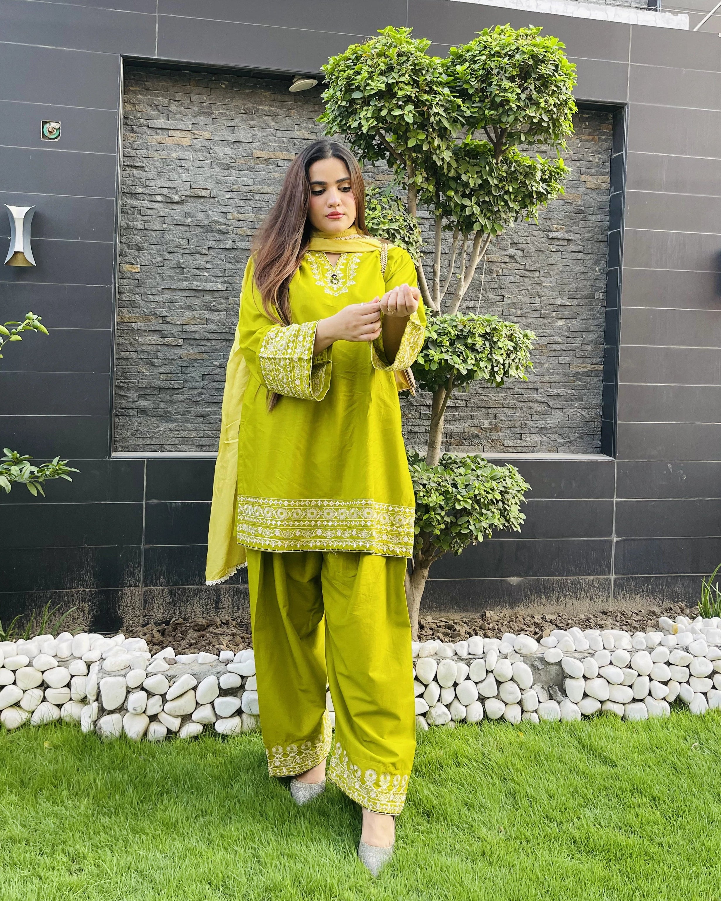 Zareen Embroidered 2 Piece Cotton Lawn Suit